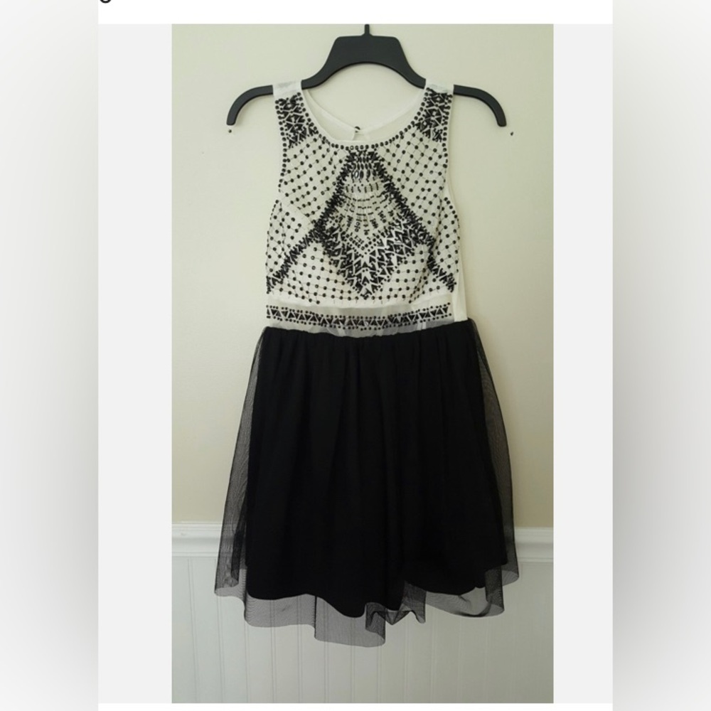 ✨Love Reign Embroidered Flared Fit Sleeveless Dress Black and White Embellished